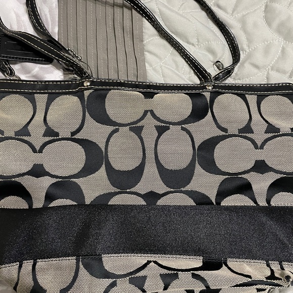 Coach Classic Purse. Featuring Signature Coach Pattern - Picture 3 of 6